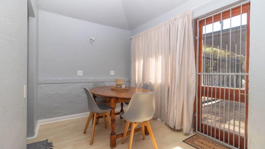 7 Bedroom Property for Sale in Westcliff Western Cape